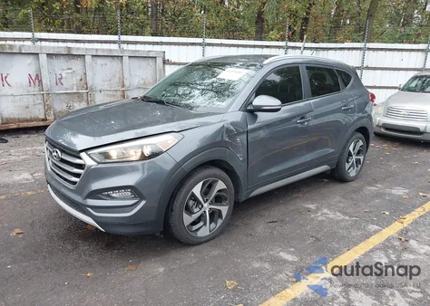 2017 Hyundai Tucson Sport z USA, uszkodzony, nr VIN KM8J3CA2XHU336039